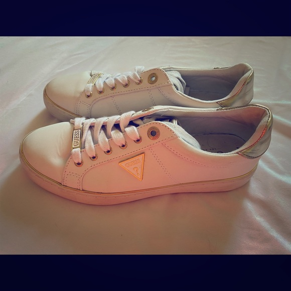 GUESS Shoes - Picture 1 of 2